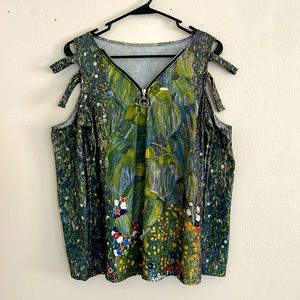 Ladies Cold Shoulder Top. New Without tags. Size M.